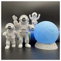 Dekorativní figurky astronaut s měsíční lampou - stříbrná / modrá