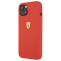 Scuderia Ferrari na trati iPhone 13 Mini Silicone pouzdro - červená